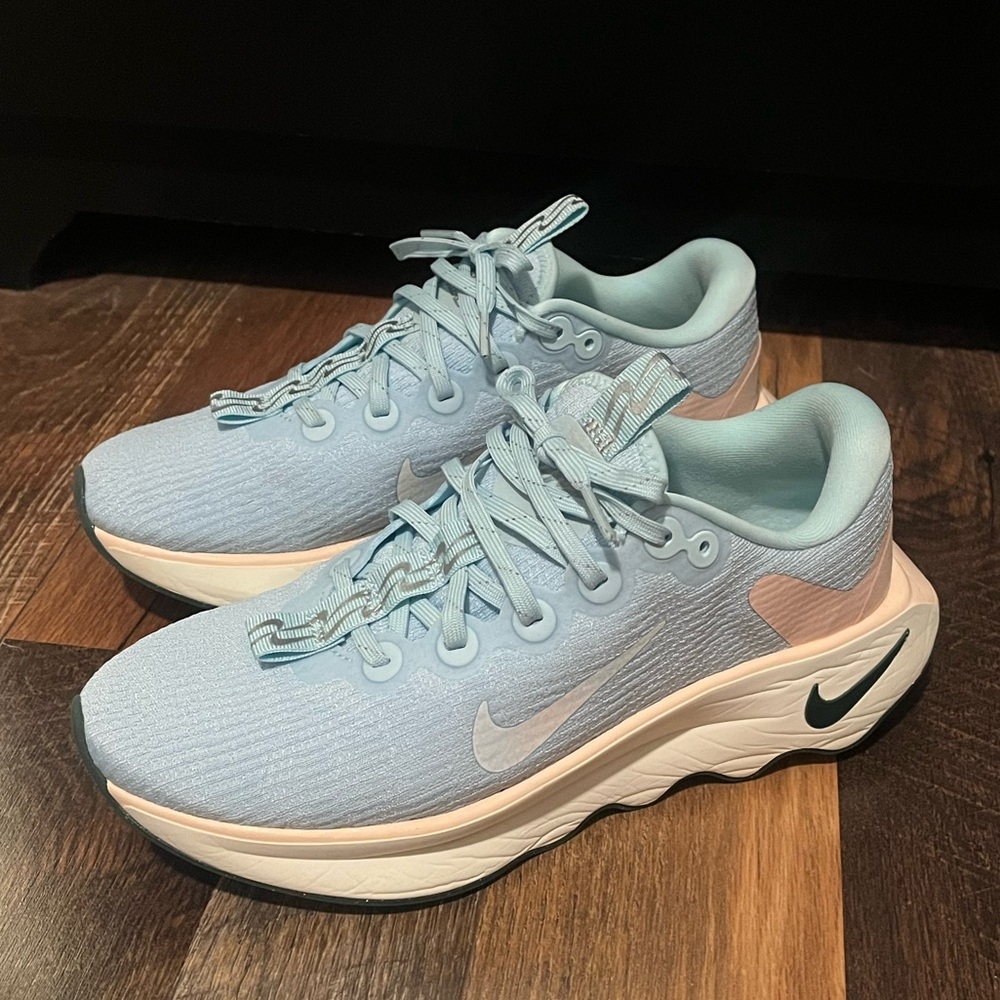 EUC Women’s Nike Motiva Walking Shoe Blue/White/Pink